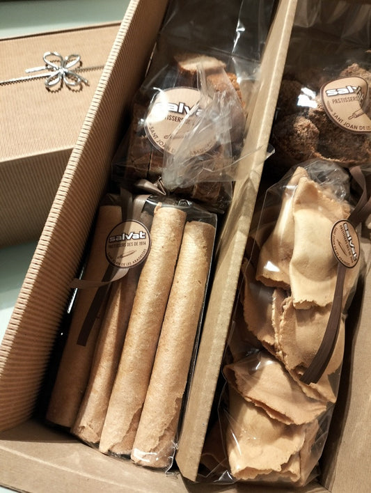 lote de flautas chocolate, carquiñolis, lunas de praliné y rollios de chocolate - pasteleria Can Salvat