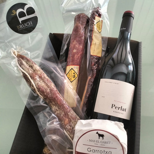 Lote vino, embutidos y quesos por 57,81 + IVA 65 €