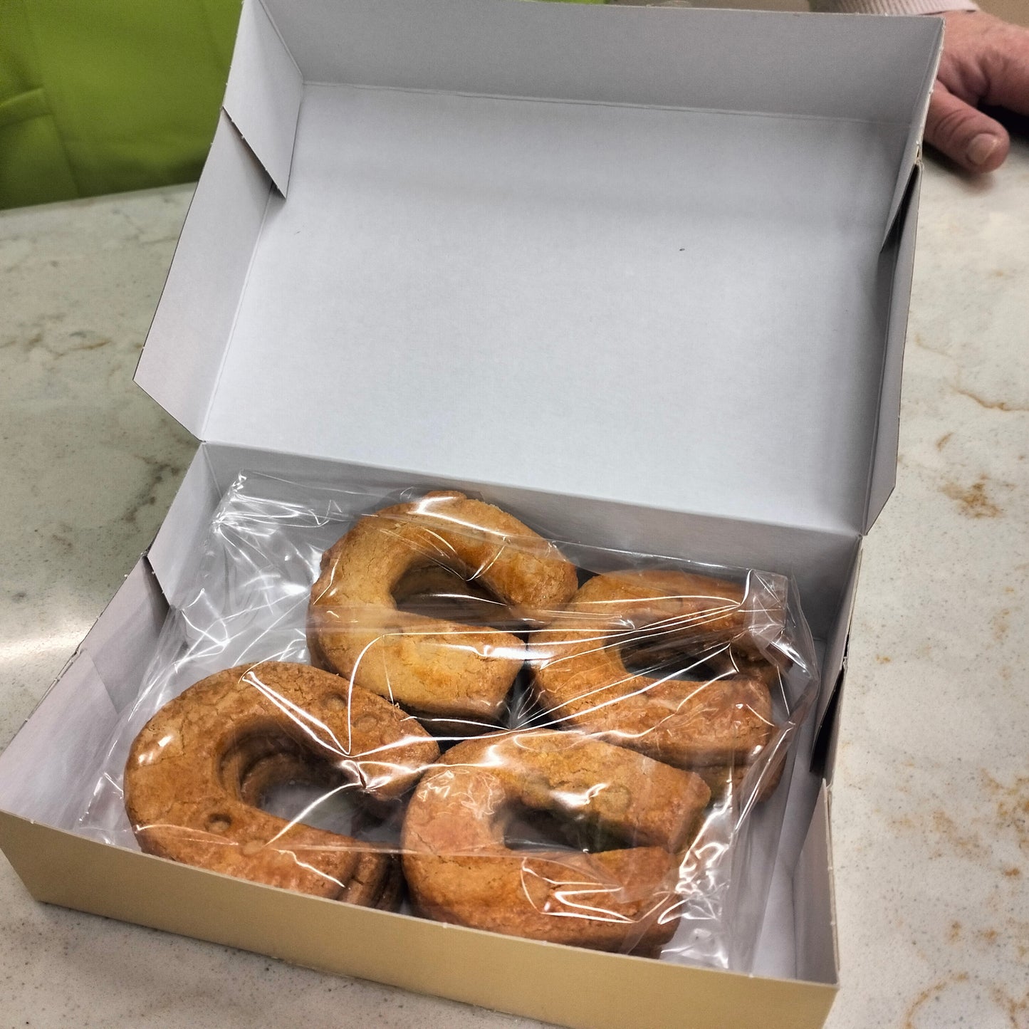 Caja con 24 galletas (herraduras) Conde Arnau de Salvat Pasteleria, 400 gr aprox
