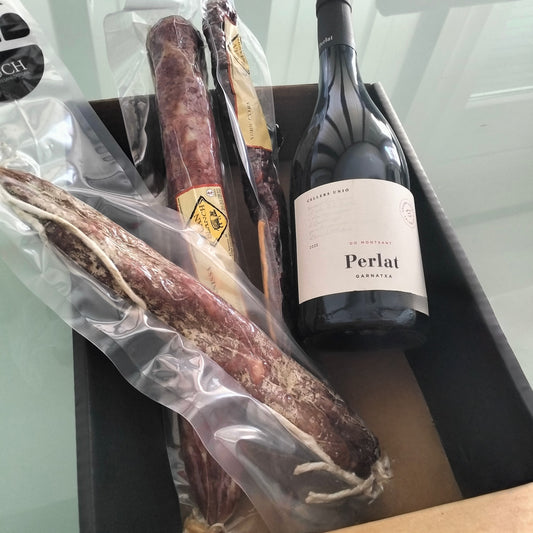 Lote de vino y embutidos por 46,58 + IVA 53 €